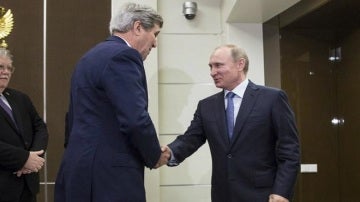 John Kerry y Vladimir Putin