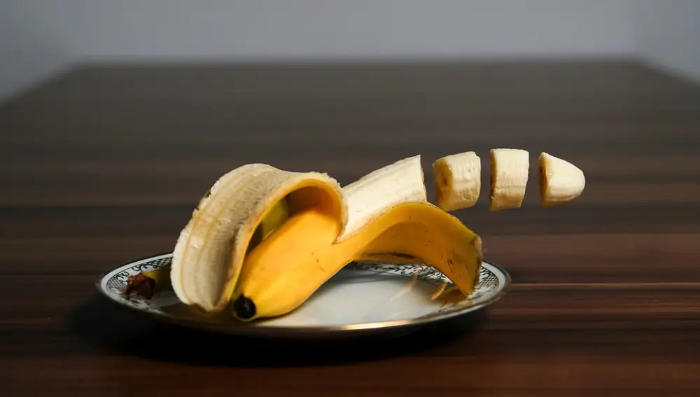 Un plátano cortado