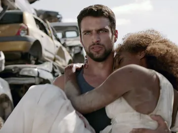 Lucas rescata a Fara Lucas rescata a Fara