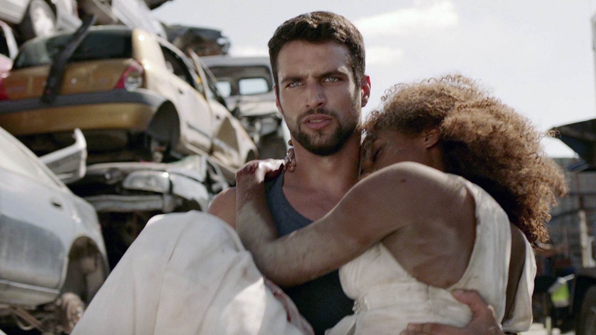 Lucas rescata a Fara