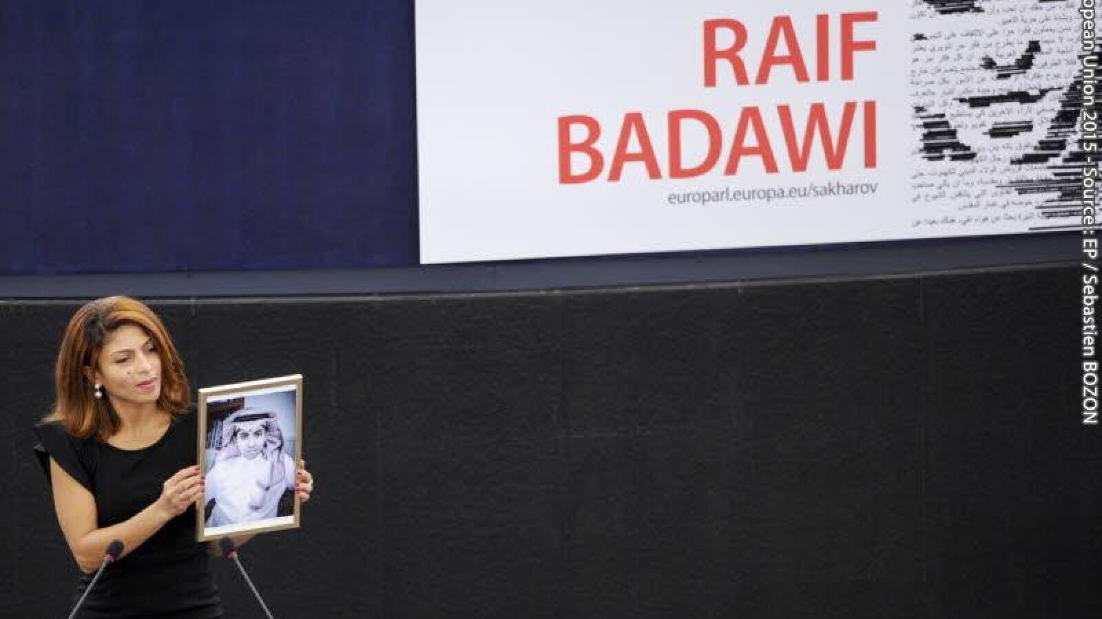 La mujer del bloguero saudí Raif Badawi: 