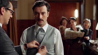 Mateo, un novio guapo, dudoso y triste días antes de su boda