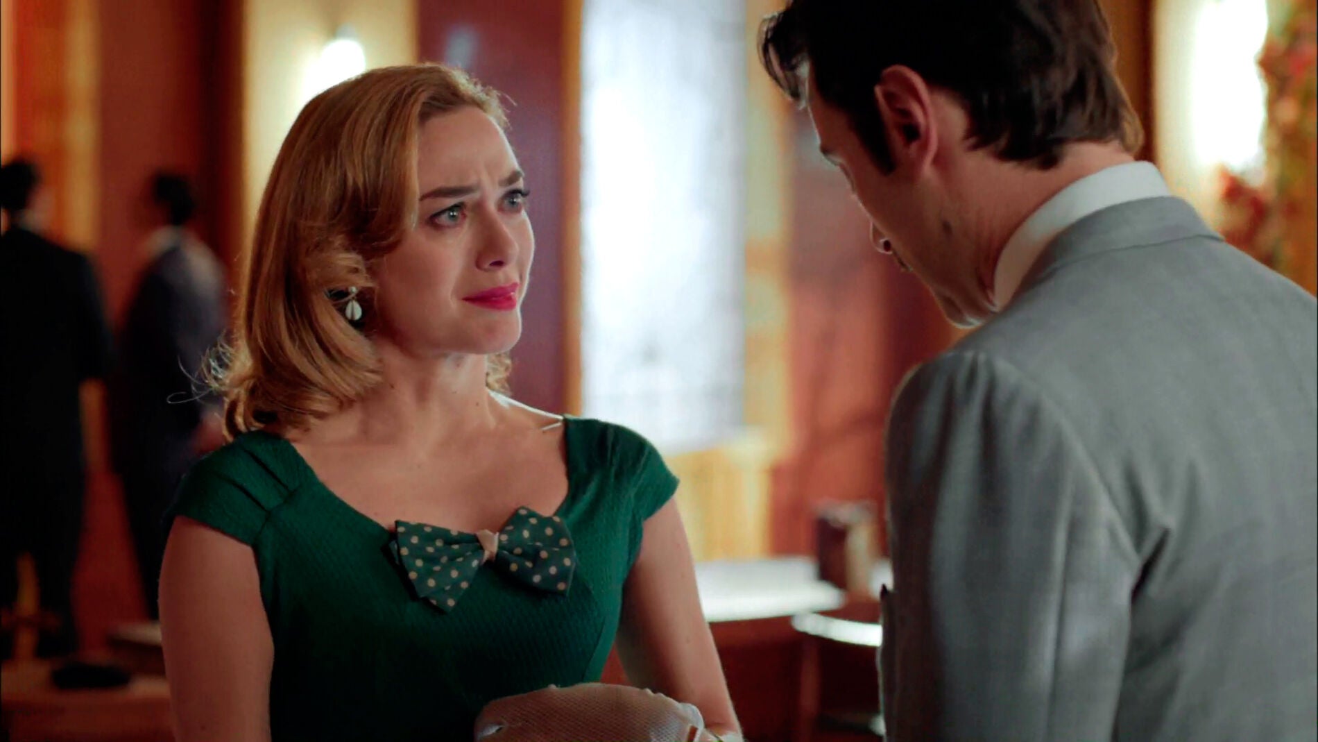 Clara teme que Mateo suspenda la boda por su padre