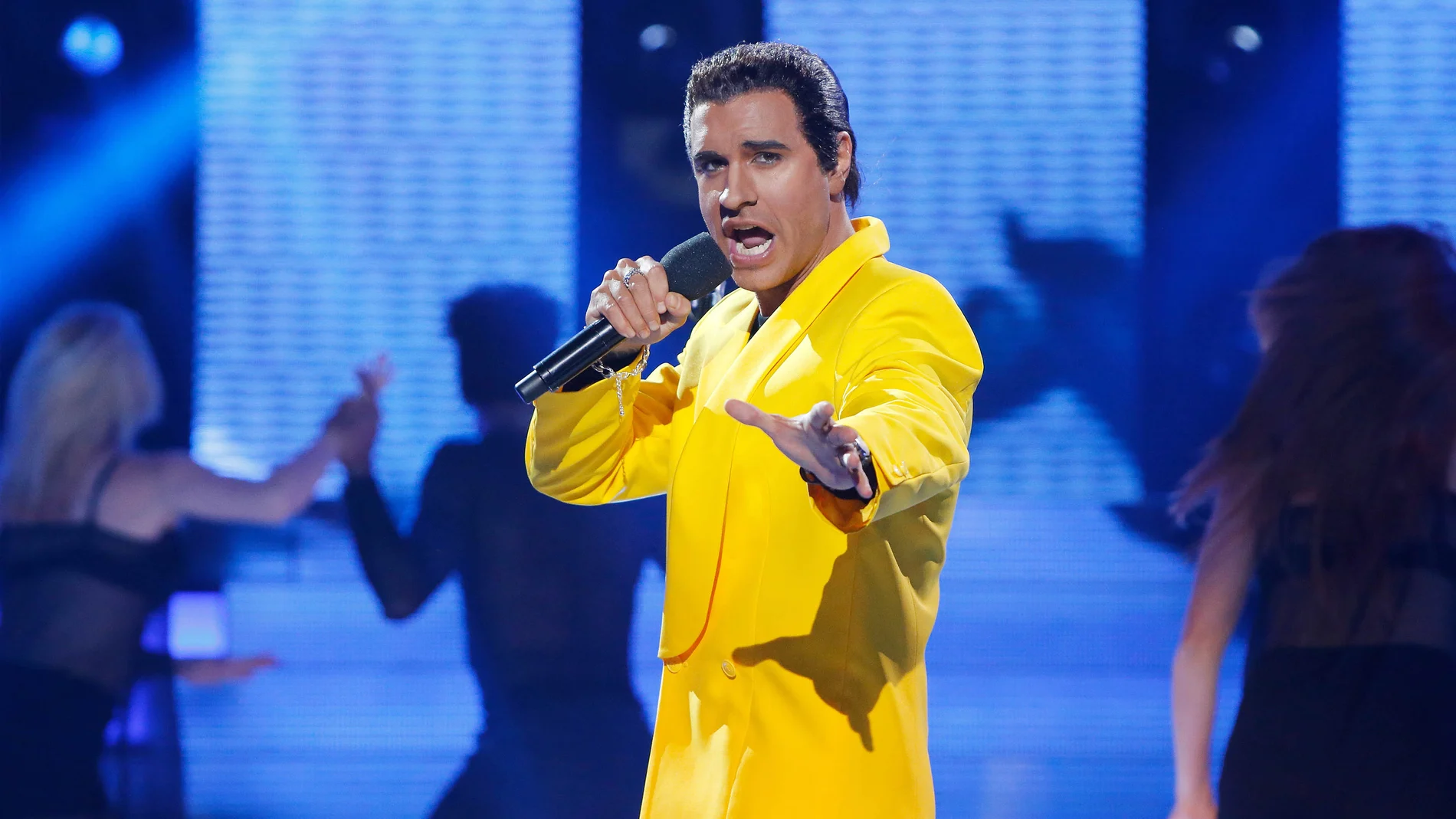 Adrián Rodríguez imita a Jon Secada para cantar “Otro día más sin verte”