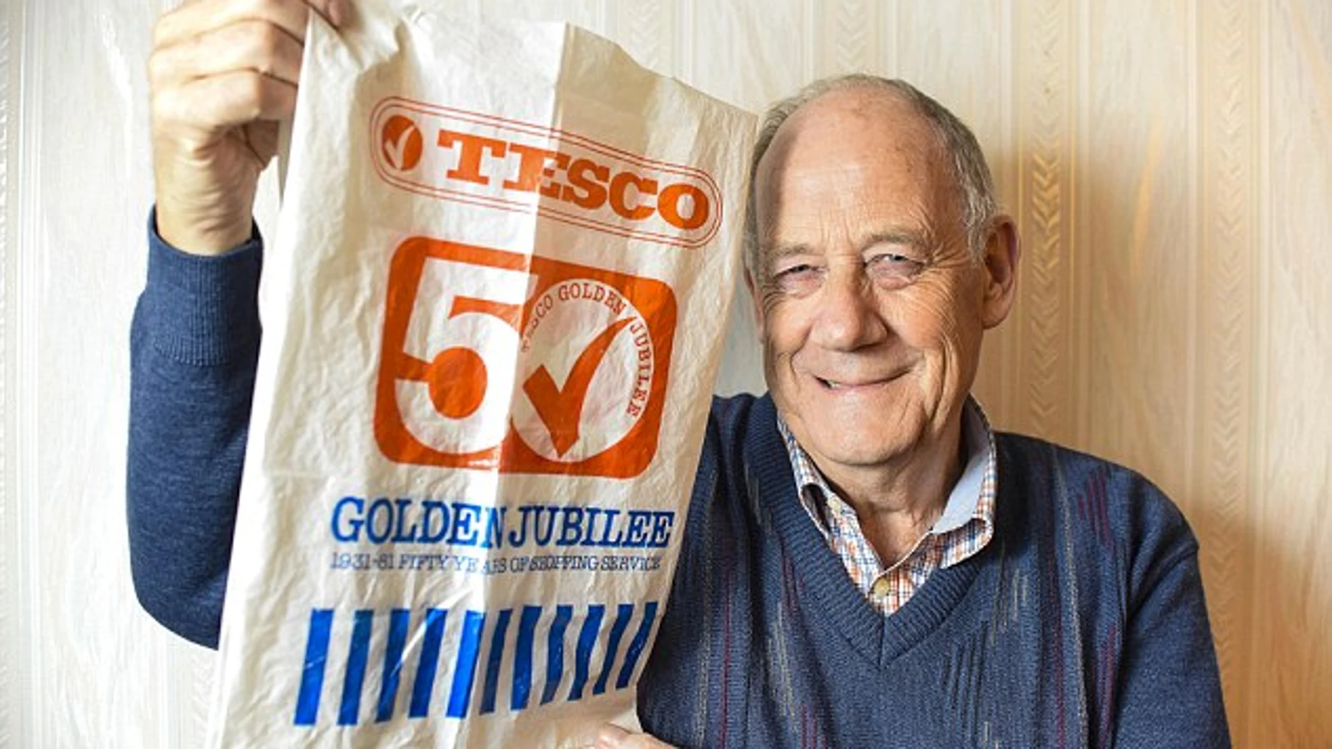 Martin McCaskie y su bolsa de supermercados Tesco