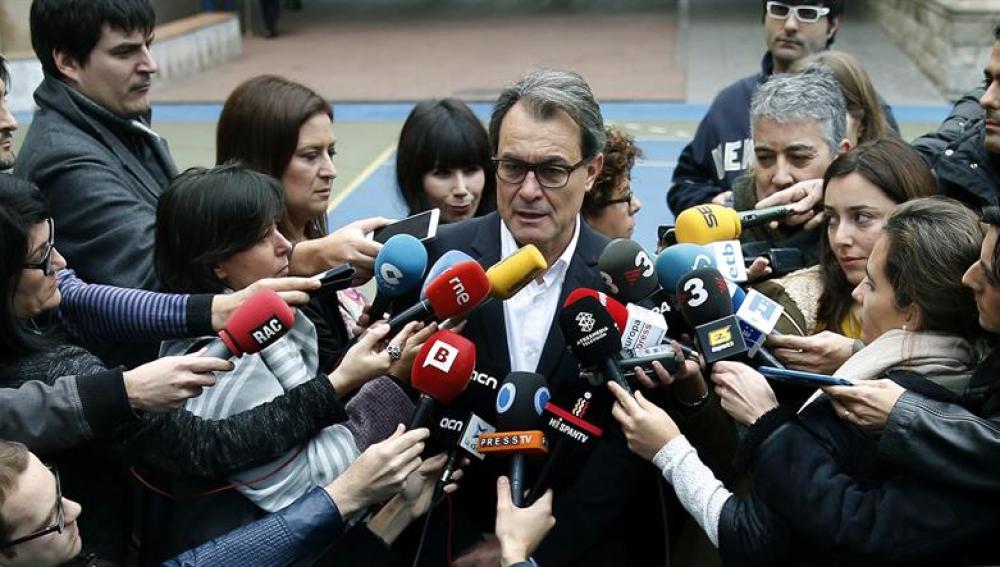 Artur Mas comparece ante los medios tras votar