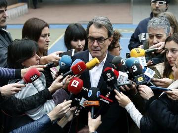 Artur Mas comparece ante los medios tras votar