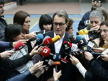 Artur Mas comparece ante los medios tras votar Artur Mas comparece ante los medios tras votar