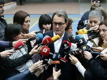 Artur Mas comparece ante los medios tras votar Artur Mas comparece ante los medios tras votar