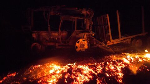 En la extinci&oacute;n de los incendios trabajan m&aacute;s de 230 efectivos