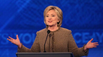 Hillary Clinton anuncia un plan para combatir el Alzhéimer y conseguir una cura en 2025