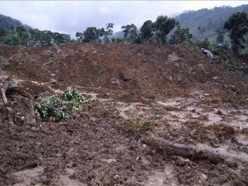 Un terreno afectado por el deslizamiento de tierra