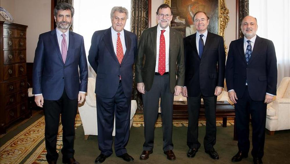 Mariano Rajoy, junto a los presidentes de otras instituciones españolas