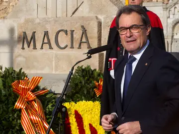 Artur Mas en una ofrenda floral Artur Mas en una ofrenda floral