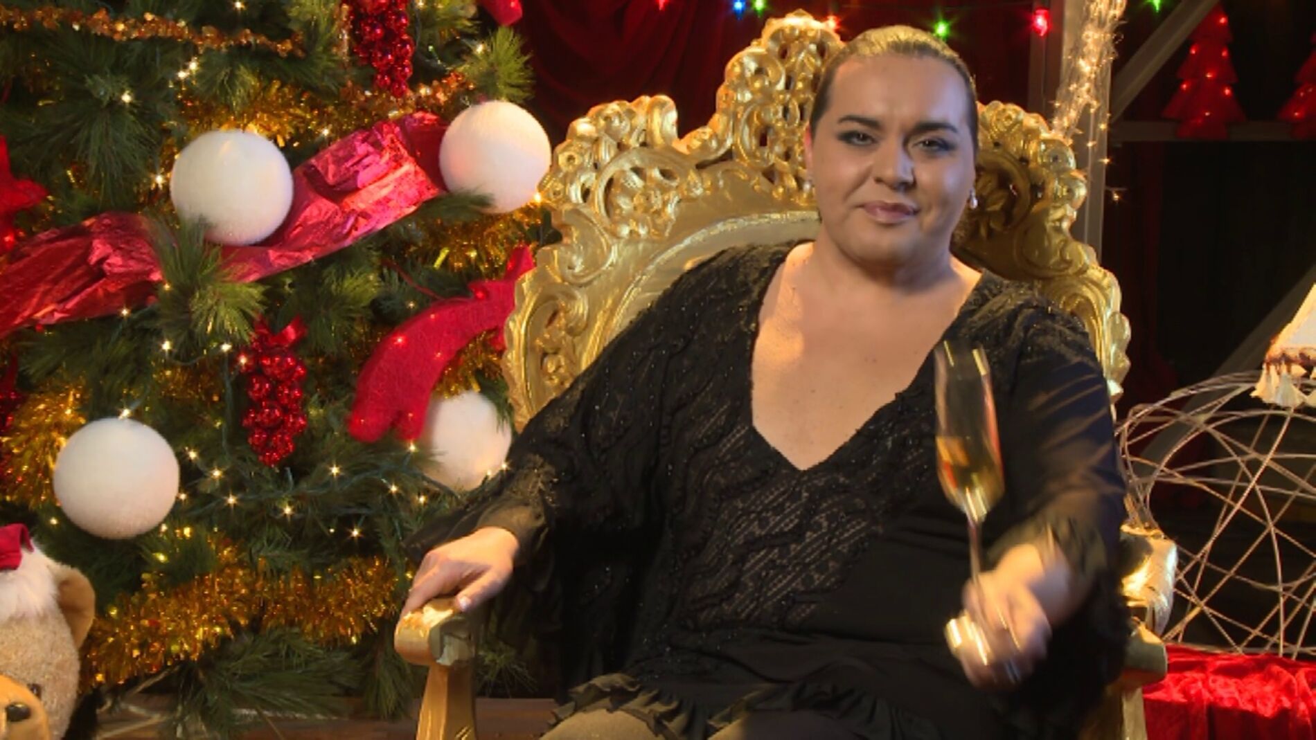 Falete brinda con los espectadores