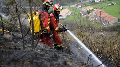 Cantabria pide ayuda a la UME y activa su plan especial de protección contra incendios