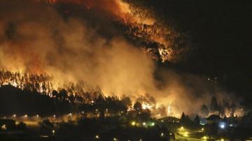 El incendio que comenz&oacute; en Berango se ha extendido hasta Sopelana
