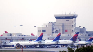 Hartsfield-Jackson de Atlanta se convierte en el primer aeropuerto del mundo en transportar a 100 millones de pasajeros en un año