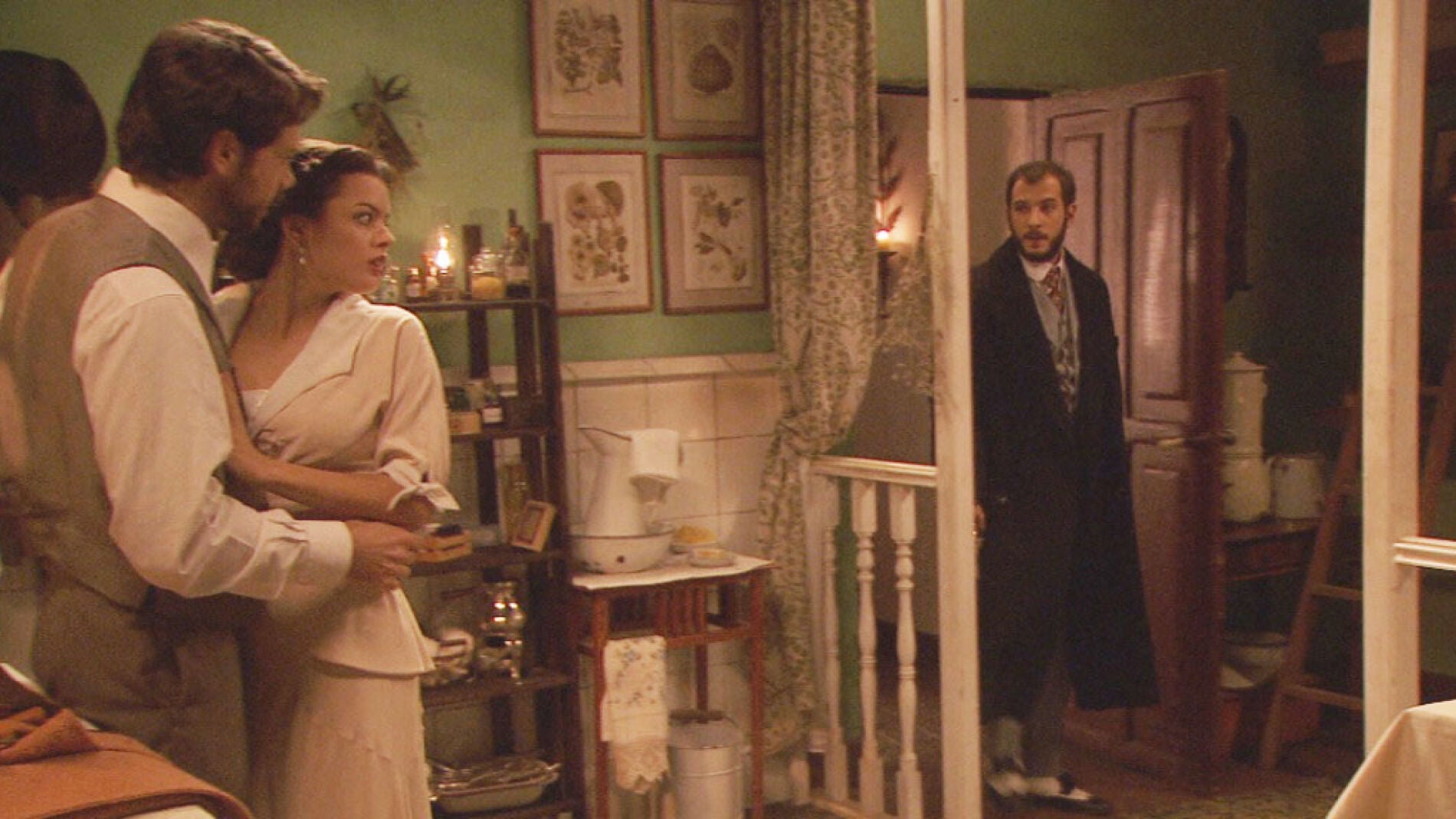 Eliseo amenaza a Sol y Lucas tras sorprenderles juntos