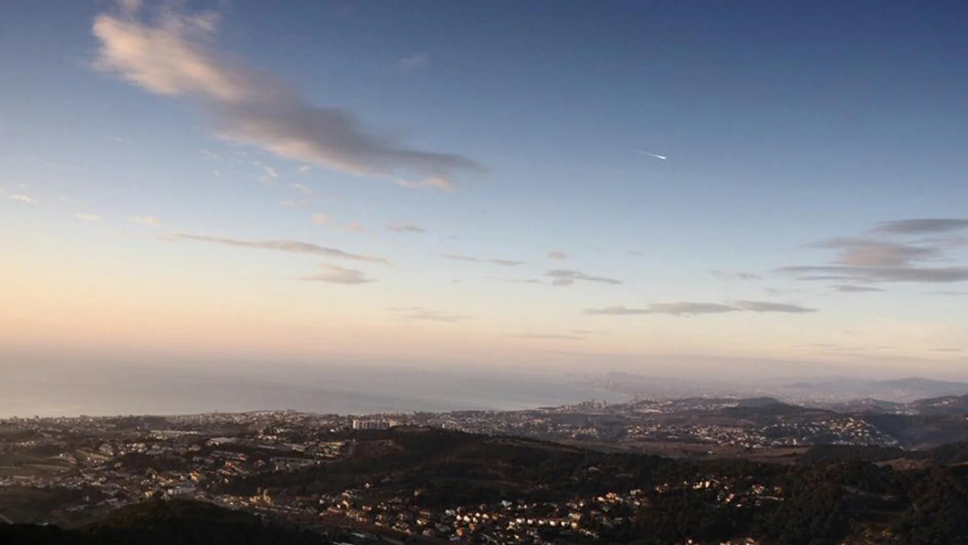 Un bólido cruza el cielo Un bólido cruza el cielo