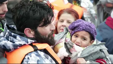 Refugiados que llegan a Lesbos Refugiados que llegan a Lesbos