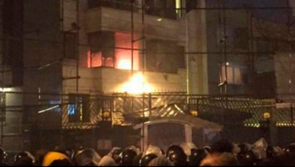 Incendio embajada en Irán