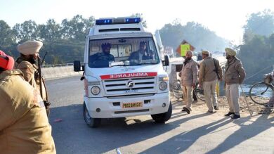 Al menos once muertos en un ataque terrorista a una base militar en la India