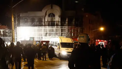 Despliegue policial ante la embajada saudí en Teherán asaltada Despliegue policial ante la embajada saudí en Teherán asaltada