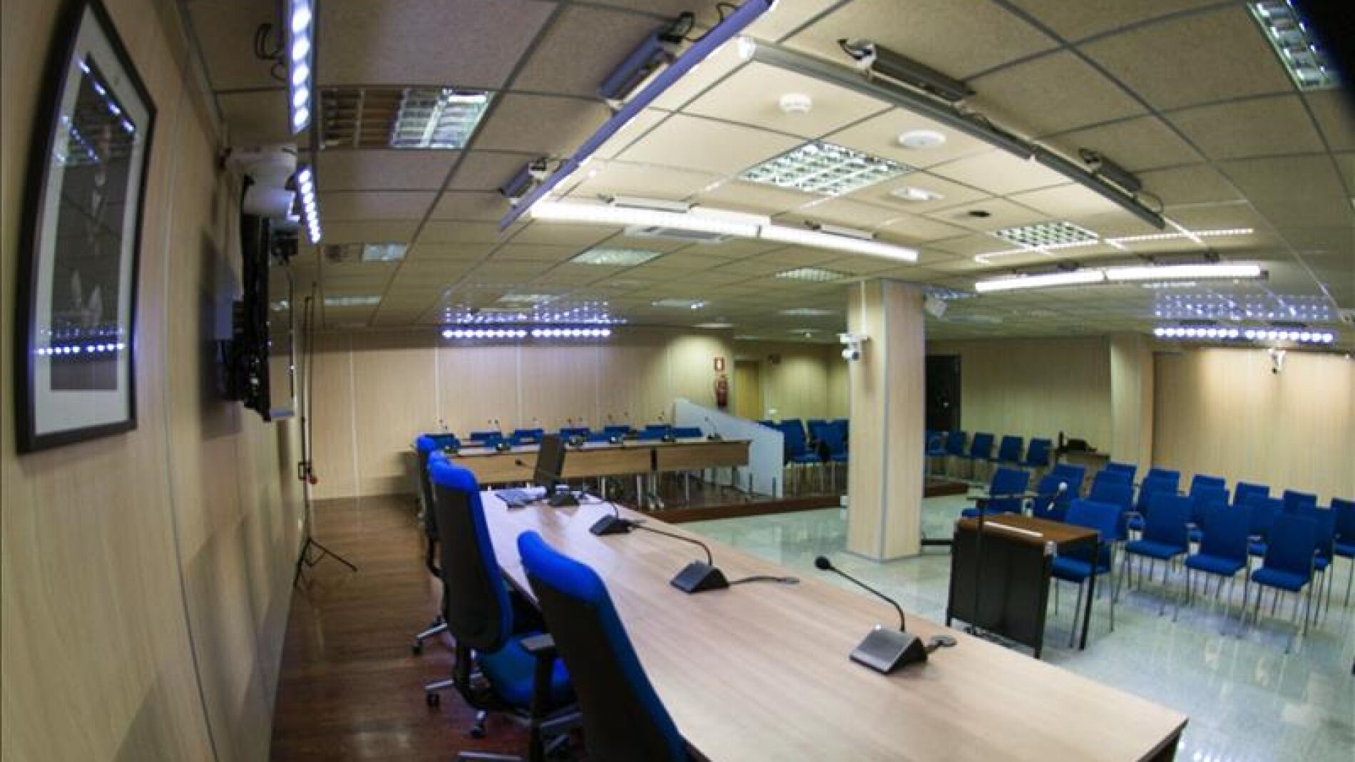 Interior de la sala de la sede de la Escuela Balear de la Administraci&oacute;n P&uacute;blica de Palma (EBAP)