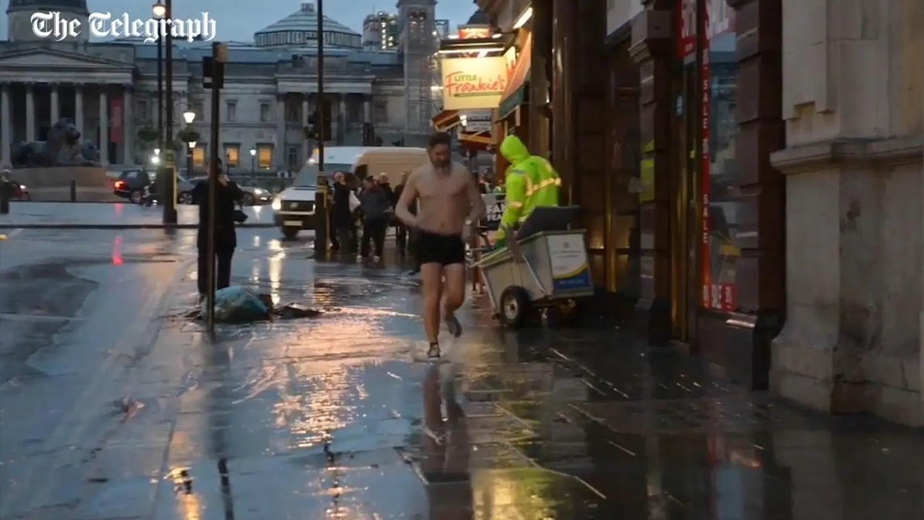 Dan Hodges corriendo en calzoncillos por Londres