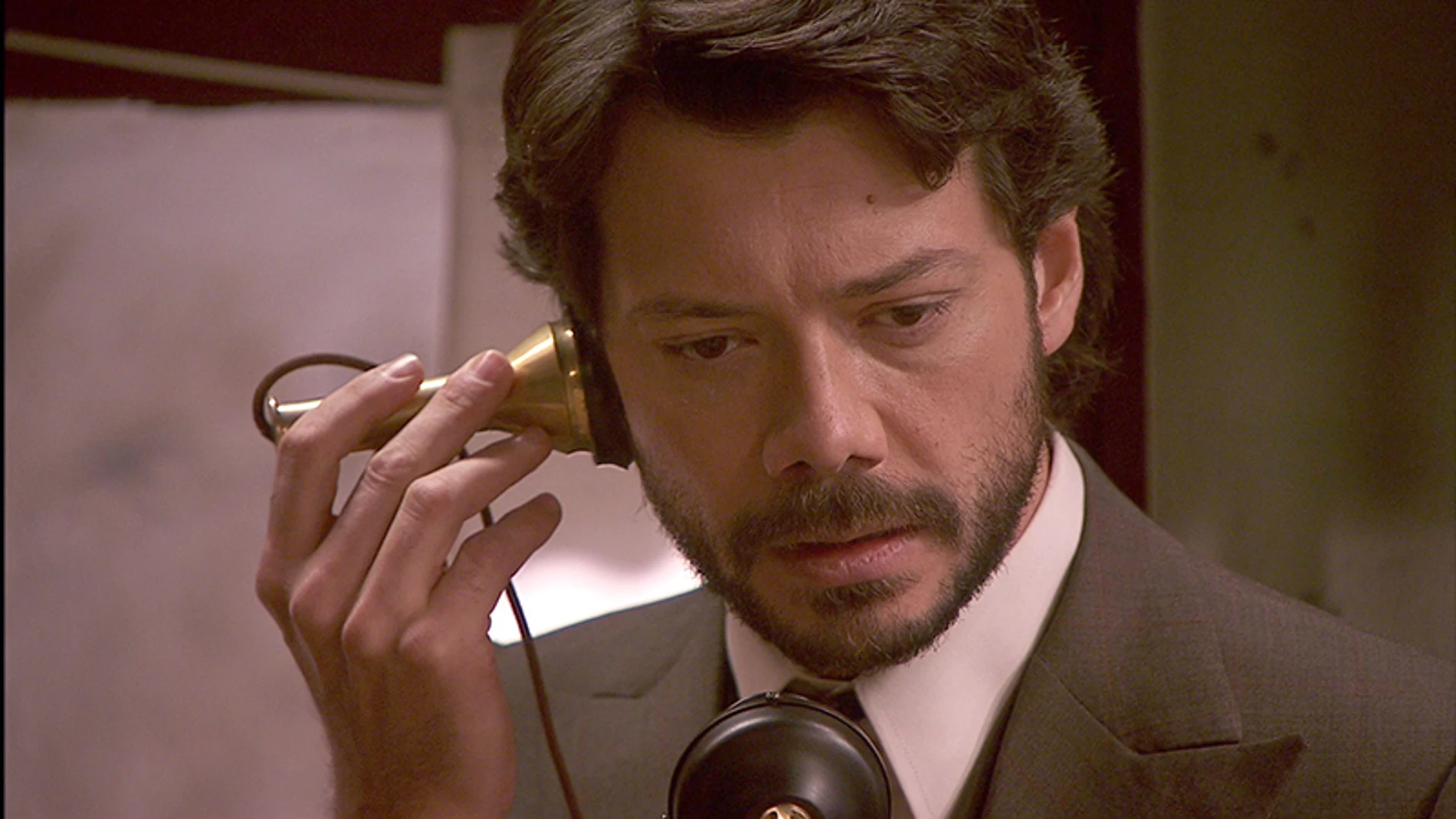 Lucas recibe una misteriosa llamada del Hospital de La Puebla