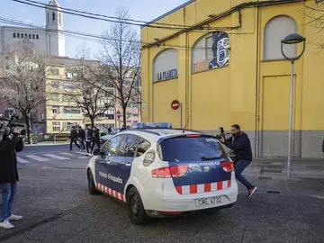 El matrimonio es trasladado a su domicilio tras quedar en libertad con cargos El matrimonio es trasladado a su domicilio tras quedar en libertad con cargos