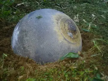 Bola de metal encontrada den Vietnam Bola de metal encontrada den Vietnam