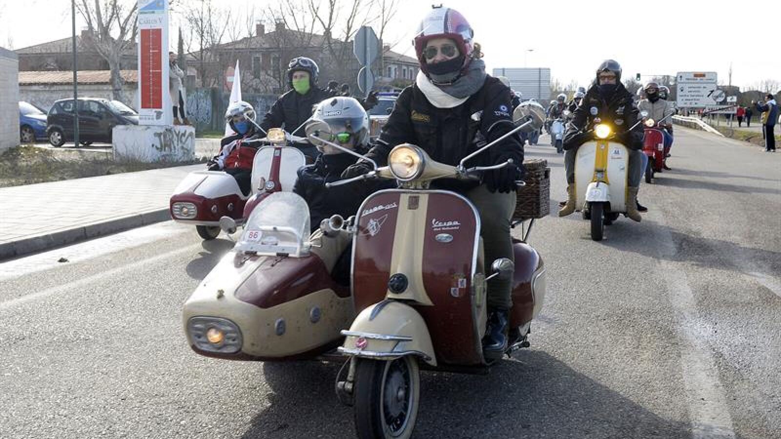 Las motos rugen pese a la lluvia en su fiesta en Valladolid