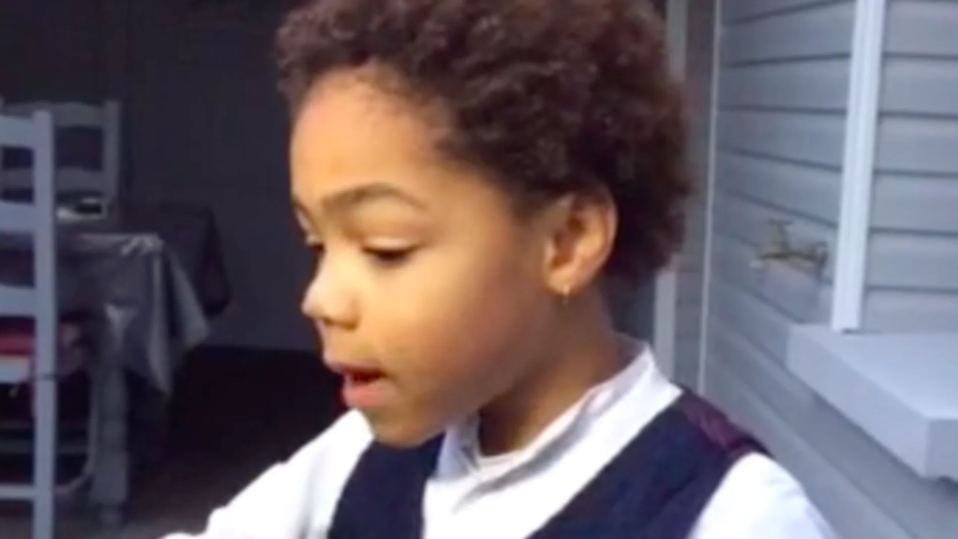 Niño salva la vida a su padre Niño salva la vida a su padre