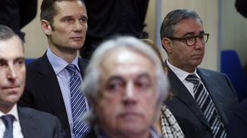 Iñaki Urdangarin y su socio, Diego Torres, en la sala del juicio del caso Nóos