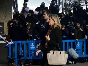 La infanta Cristina y su marido, Iñaki Urdangarin, a su llegada al edificio de la Escuela Balear La infanta Cristina y su marido, Iñaki Urdangarin, a su llegada al edificio de la Escuela Balear