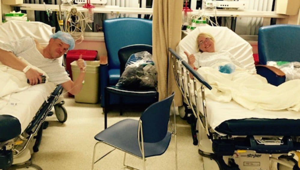 Imagen de la pareja en el hospital