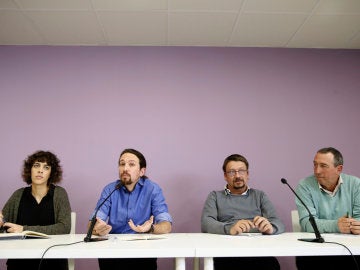 Iglesias con representantes de En Marea, En Comú Podem y Compromís Podemos