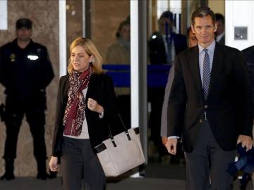 La Infanta Cristina e Iñaki Urdangarin a la salida de la primera jornada del juicio por el caso Nóos
