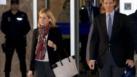 La Infanta Cristina e I&ntilde;aki Urdangarin a la salida de la primera jornada del juicio por el caso N&oacute;os