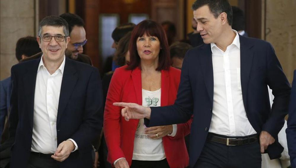 Pedro Sánchez, Micaela Navarro y Patxi López (PSOE)