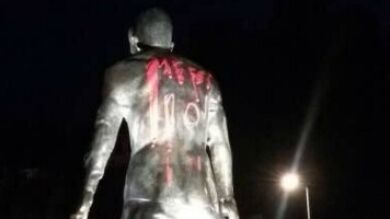 La estatua de Cristiano en Funchal aparece con pintadas con el nombre de Messi