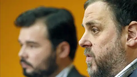 Oriol Junqueras (derecha) y Gabriel Rufián (ERC) Oriol Junqueras (derecha) y Gabriel Rufián (ERC)