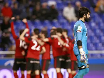 Los jugadores del Mirandés celebran un gol en Riazor Los jugadores del Mirandés celebran un gol en Riazor