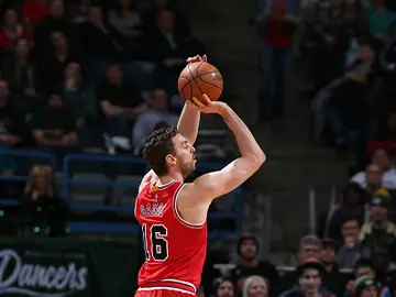 Pau Gasol tira a canasta en un partido con los Bulls Pau Gasol tira a canasta en un partido con los Bulls