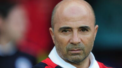 Sampaoli, recibido entre insultos en su llegada a Chile 