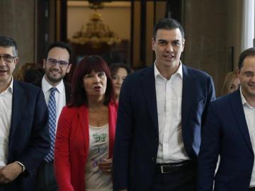 Patxi López y Pedro Sánchez llegan al Congreso