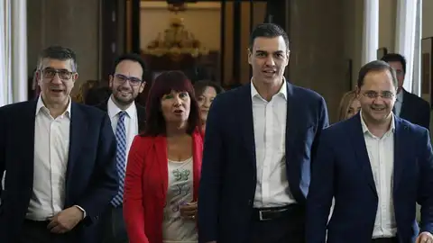 Patxi López y Pedro Sánchez llegan al Congreso Patxi López y Pedro Sánchez llegan al Congreso