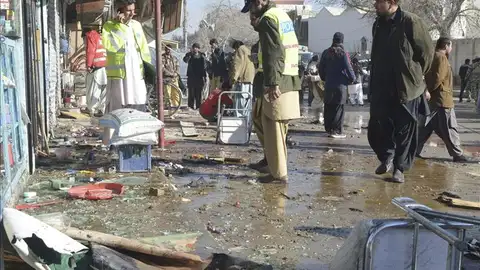 La policía inspecciona el lugar donde se ha producido una explosión en el oeste de Pakistán La policía inspecciona el lugar donde se ha producido una explosión en el oeste de Pakistán
